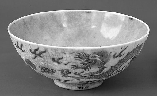 Bowl with dragon