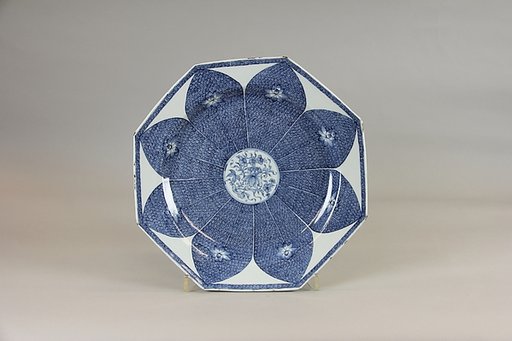 Octagonal plate with floral pattern