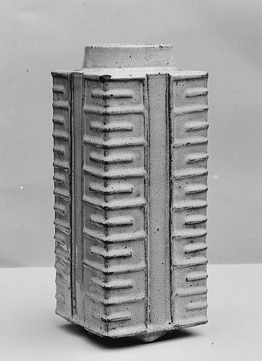 Quadrangular vase in the form of a Neolithic ritual jade object (Cong)