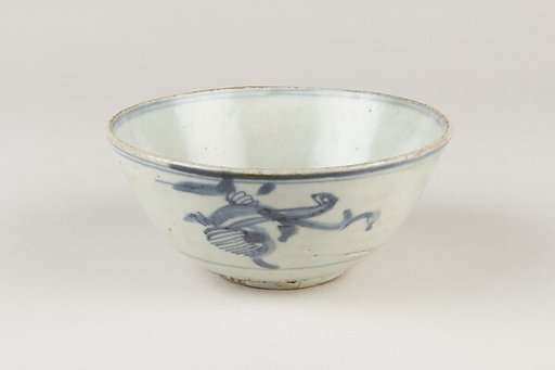 Bowl with dragon