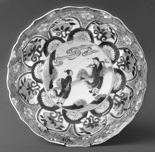 Dish with immortals