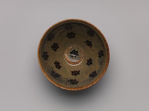 Tea bowl with decoration of six-petaled flowers