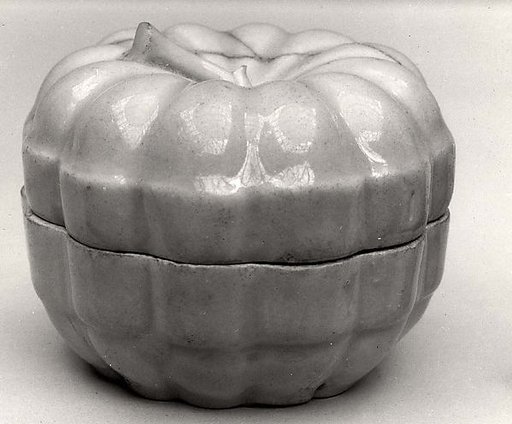 Box in the shape of a melon