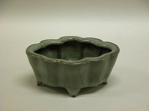 Foliated water receptacle