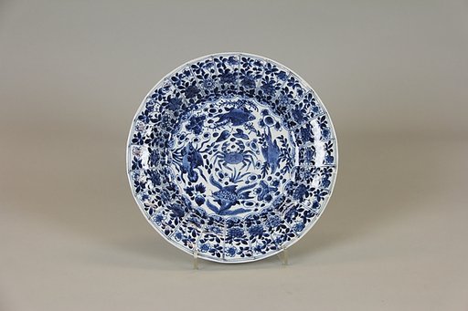 Plate with crab and fish
