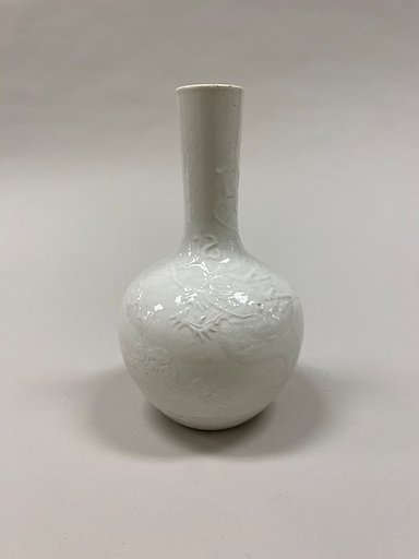Bottle vase with dragon
