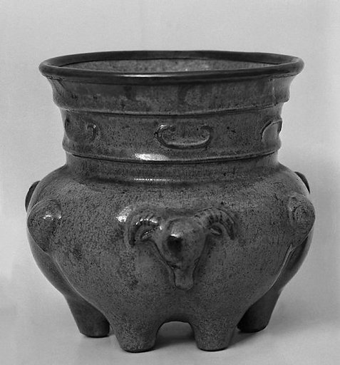 Tripod vessel with three ram heads