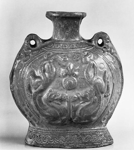 Pilgrim bottle with dragons