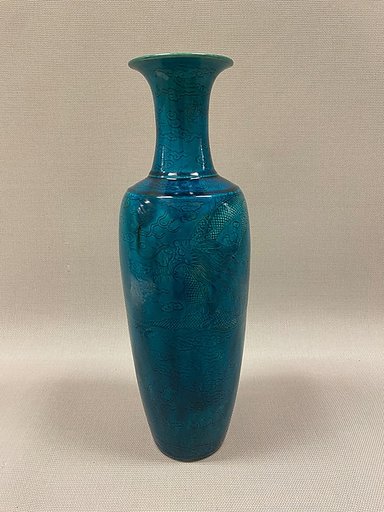 Vase with dragon