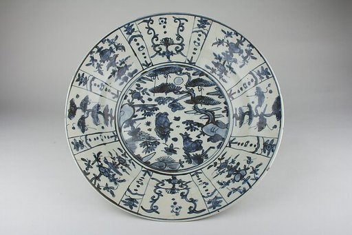 Dish with two oxen