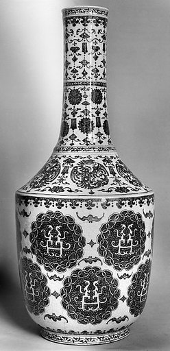 Vase with roundels of phoenix and chi dragon