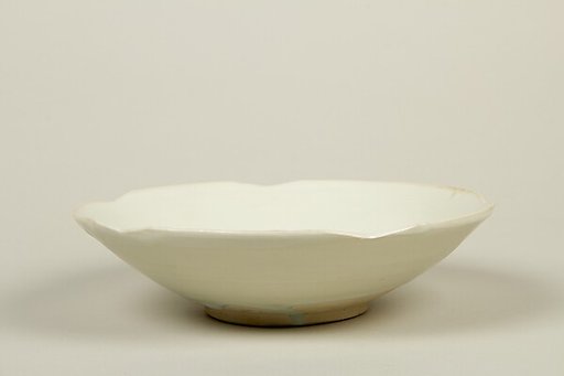 Bowl with petal-shaped rim