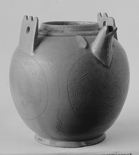 Ewer with lug handles