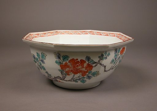 Octagonal Bowl with Design of Peonies
