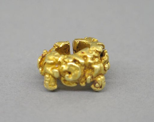 Ear Clip with Four Figures on a Foliate Ground