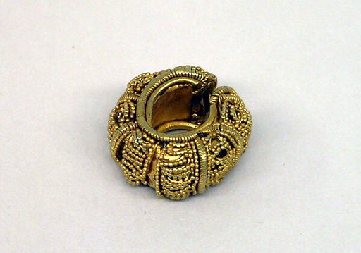 Ear Ornament with Granulate Design
