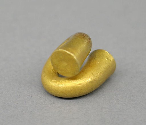 Ear Ornament in Twisted Shape