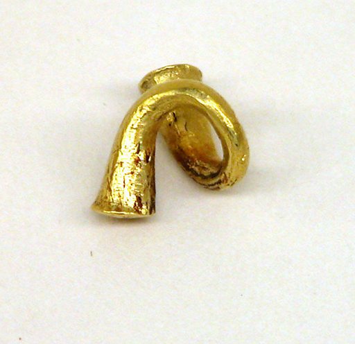 Ear Ornament in Twisted Shape