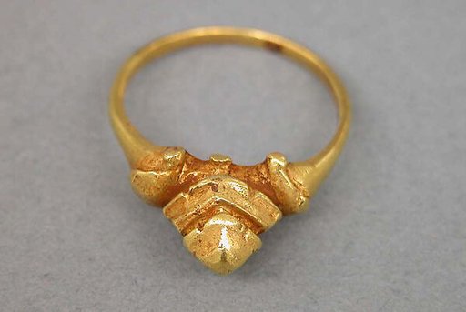 Ring with Bezel Composed of Tiered Lozenge Motif