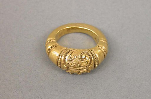 Ring with Foliate Scroll Pattern