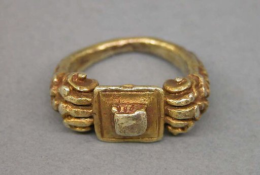 Stirrup-shaped Ring with Square Bezel