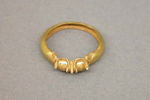 Ring with Double Vegetal Motifs
