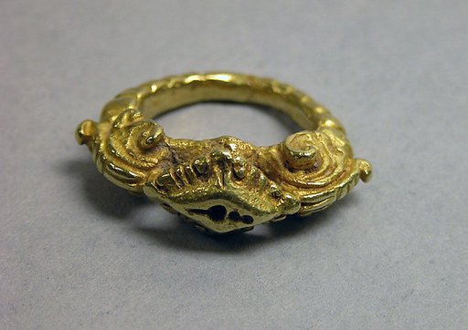 Stirrup-shaped Ring with Lozenge-shaped Bezel