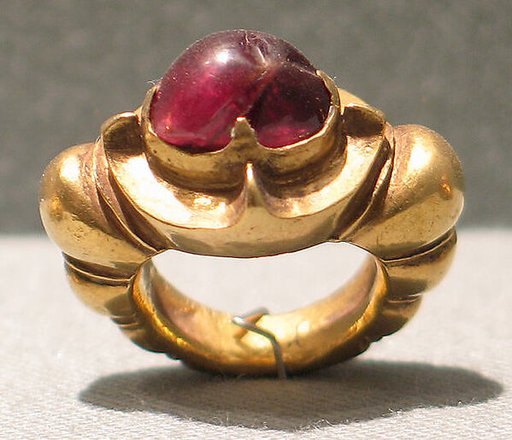 Ring Inlaid with Oval-Shaped Red Stone with Ribbed Hoop