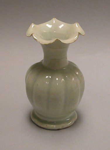 Vase in the shape of a flower