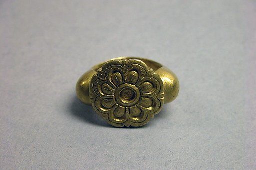 Stirrup-shaped Ring with Lotus Pattern on Bezel