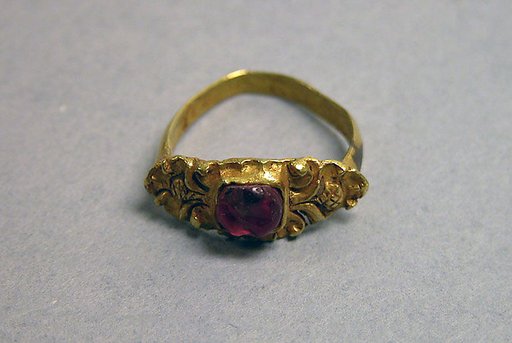 Stirrup-shaped Ring with Red Stone set in Square Mount