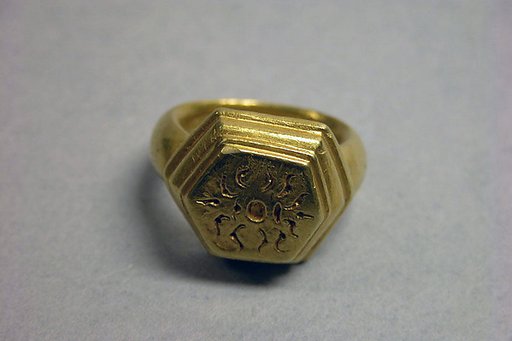 Ring with Circular Bezel and "Sri" Inscription