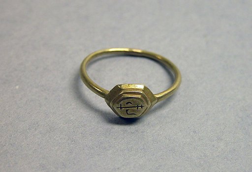 Ring with Hexagonal Bezel and "Sri" Inscription