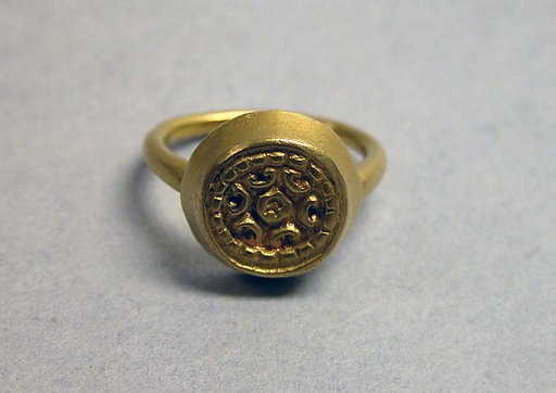 Ring with Circular Bezel with Abstract Design