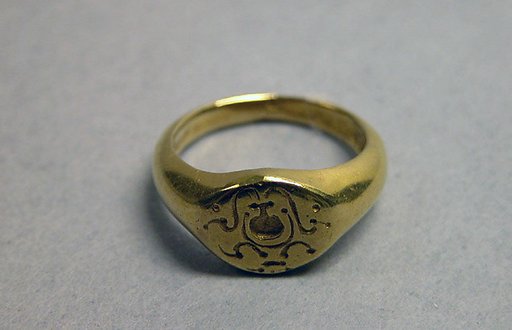 Ring with Oval Bezel and "Sri" Inscription