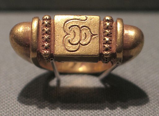 Stirrup-Shaped Ring with Rectangular Bezel
