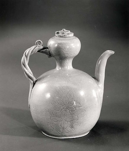 Wine Ewer with Lid