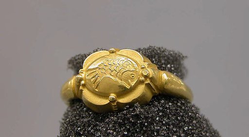 Ring with Quatrefoil-Shaped Bezel with Fish Motif