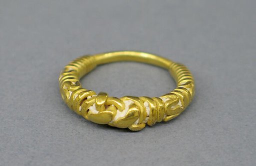 Ring with Hoop of Twisted Wire