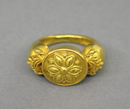 Stirruped-Shaped Ring with Circular Bezel with Lotus