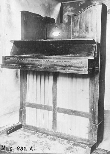 Upright Piano (Ditanaklasis)