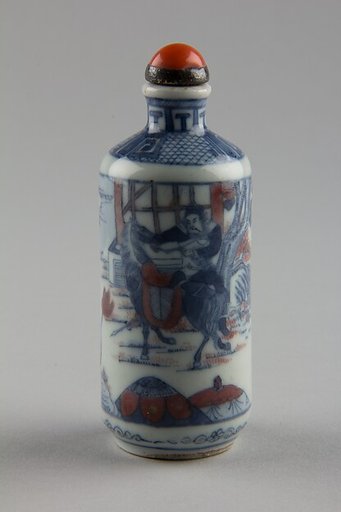 Snuff bottle with theatrical scene