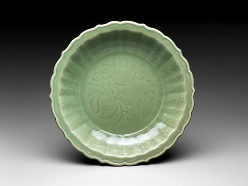 Foliated plate with lotus