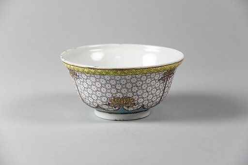 Bowl with flowers