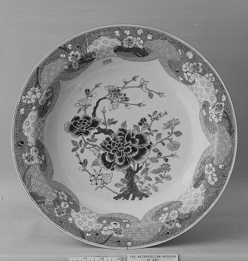 Plate with flowers