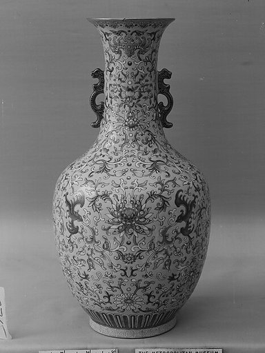 Vase decorated with bats and peaches amid scrolling floral vines and “double happiness” character
