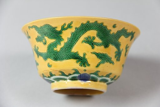 Bowl with dragons