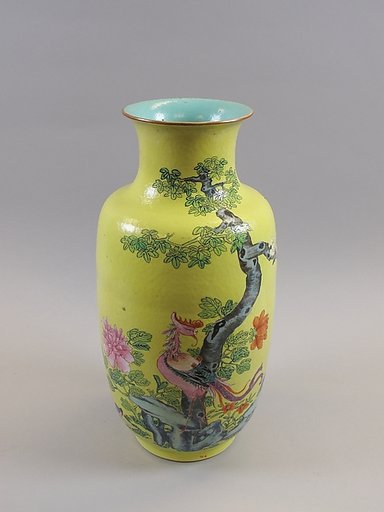 Vase with birds