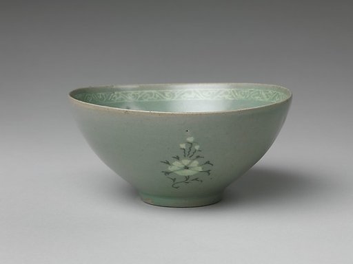 Bowl with decoration of fish