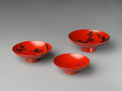 Sake cups with "Three Friends" design